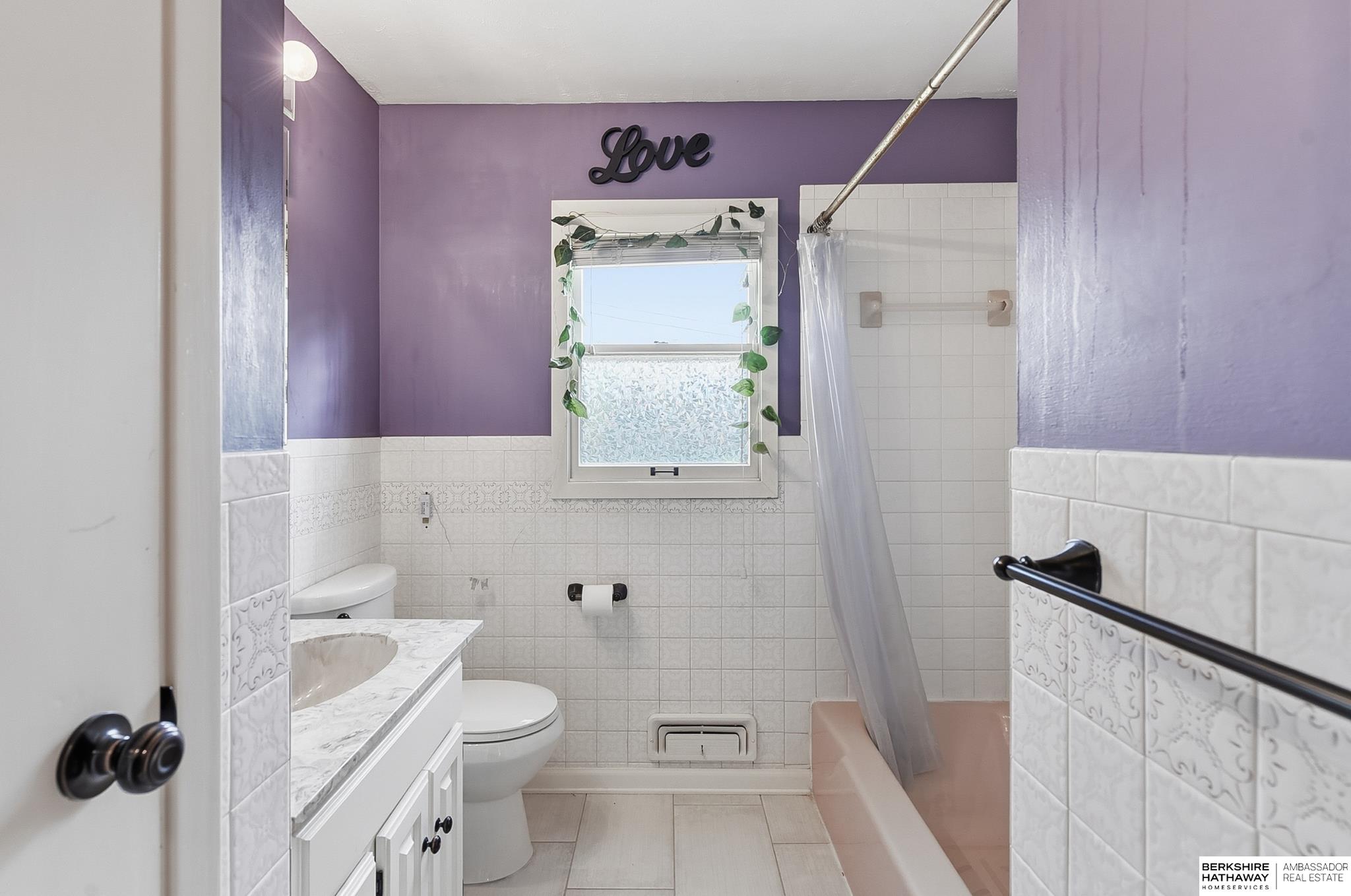 Omaha, Nebraska 68114, United States, 4 Bedrooms Bedrooms, ,2 BathroomsBathrooms,Residential,Active,230247