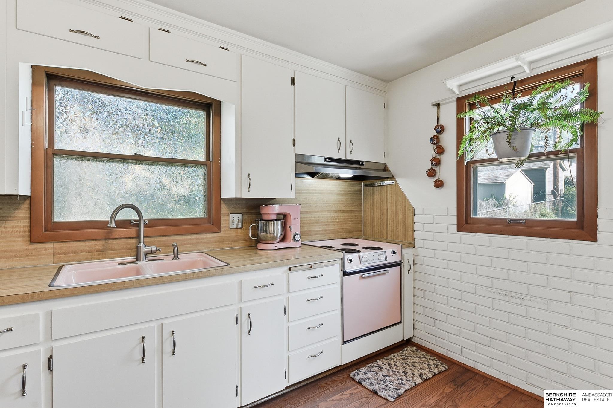 Omaha, Nebraska 68114, United States, 4 Bedrooms Bedrooms, ,2 BathroomsBathrooms,Residential,Active,230247