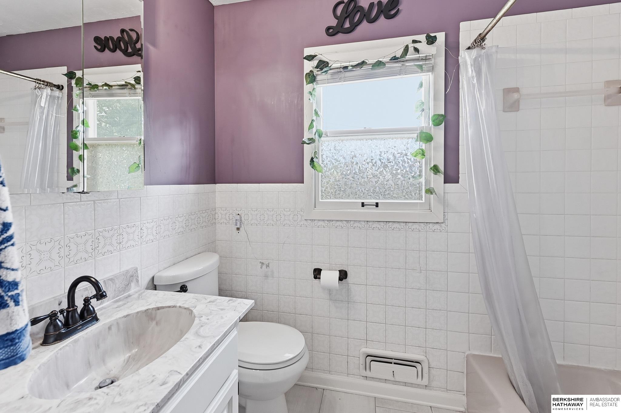 Omaha, Nebraska 68114, United States, 4 Bedrooms Bedrooms, ,2 BathroomsBathrooms,Residential,Active,230247