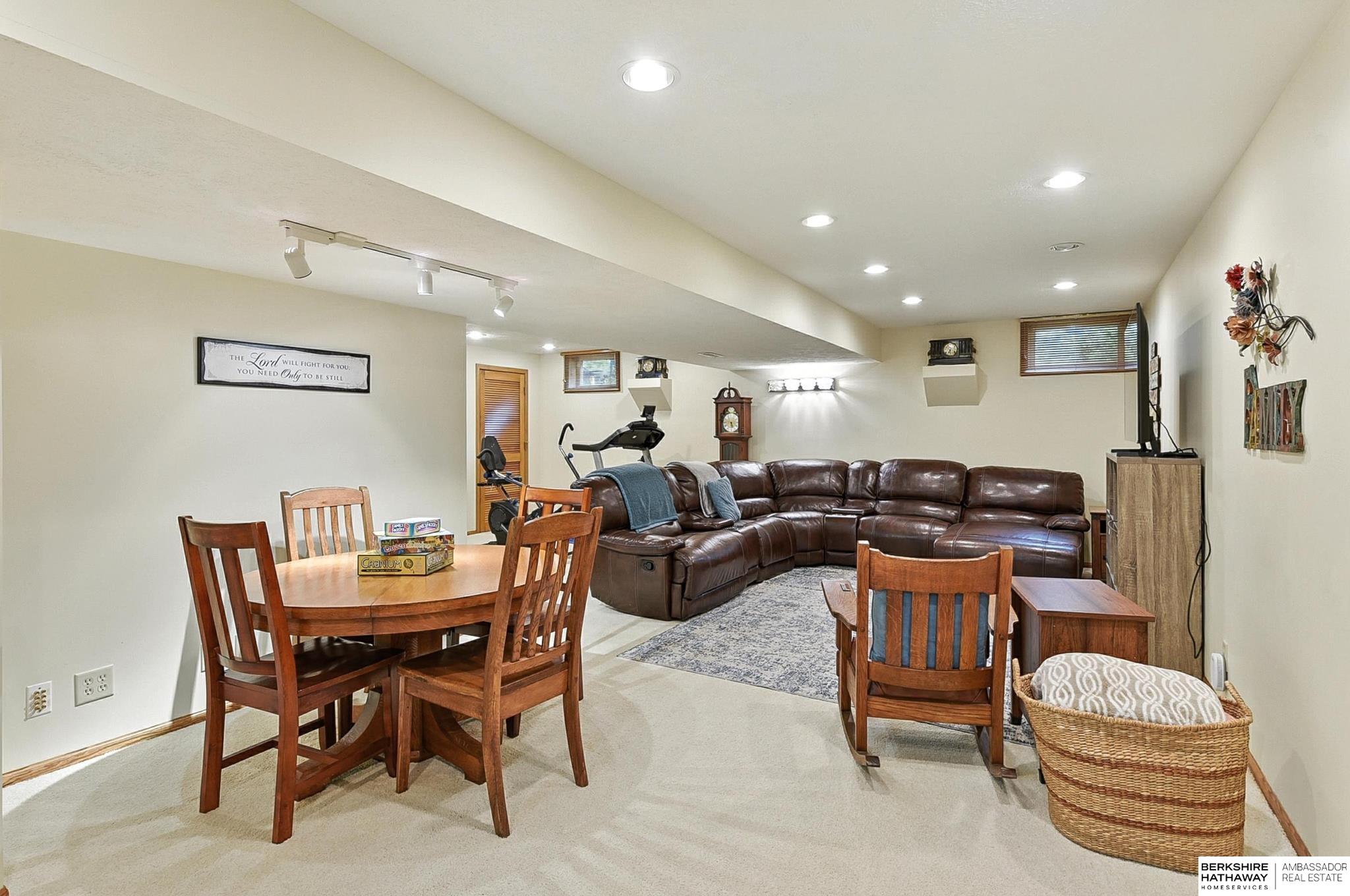 Omaha, Nebraska 68135, United States, 4 Bedrooms Bedrooms, ,3 BathroomsBathrooms,Residential,Active,170472