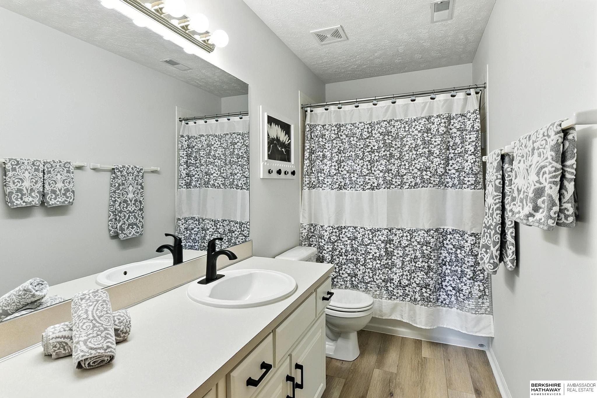 Omaha, Nebraska 68135, United States, 4 Bedrooms Bedrooms, ,3 BathroomsBathrooms,Residential,Active,170472