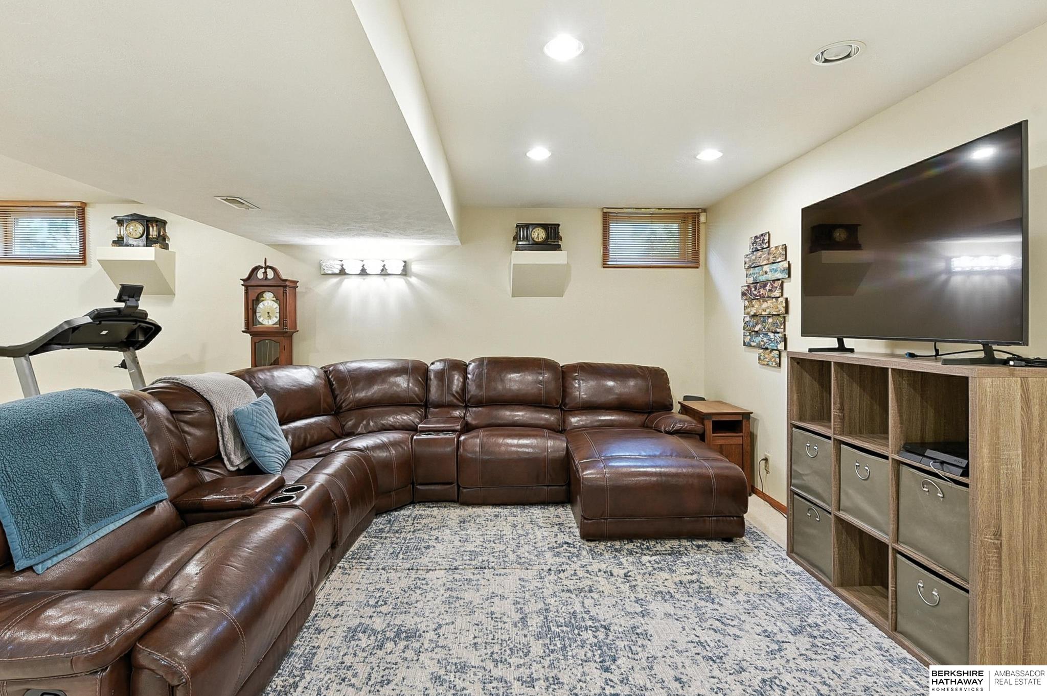 Omaha, Nebraska 68135, United States, 4 Bedrooms Bedrooms, ,3 BathroomsBathrooms,Residential,Active,170472