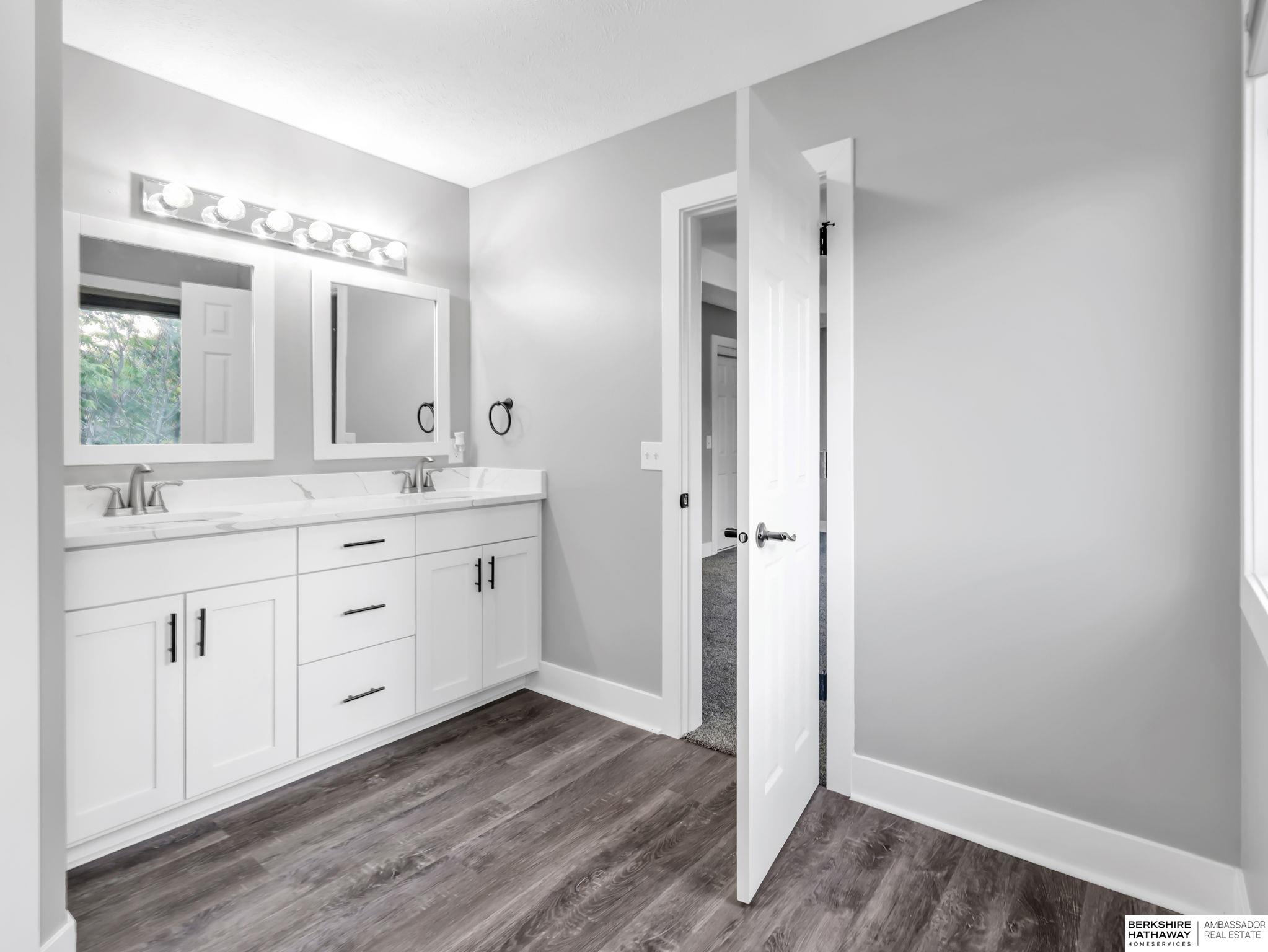 La Vista, Nebraska 68128, United States, 4 Bedrooms Bedrooms, ,2 BathroomsBathrooms,Residential,Active,220707