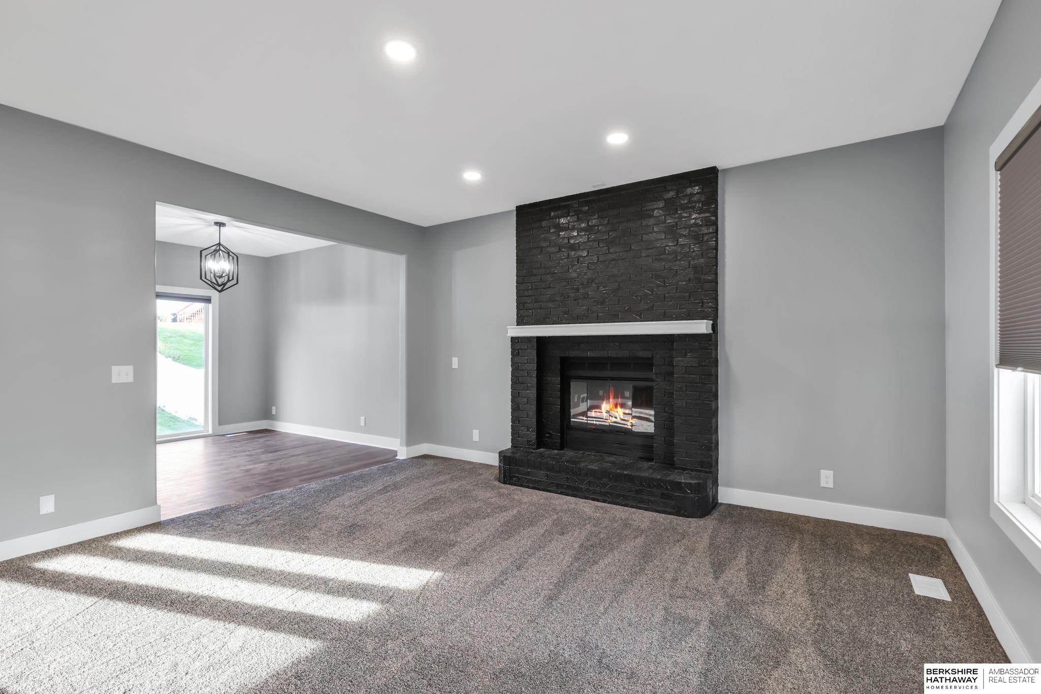 La Vista, Nebraska 68128, United States, 4 Bedrooms Bedrooms, ,2 BathroomsBathrooms,Residential,Active,220707