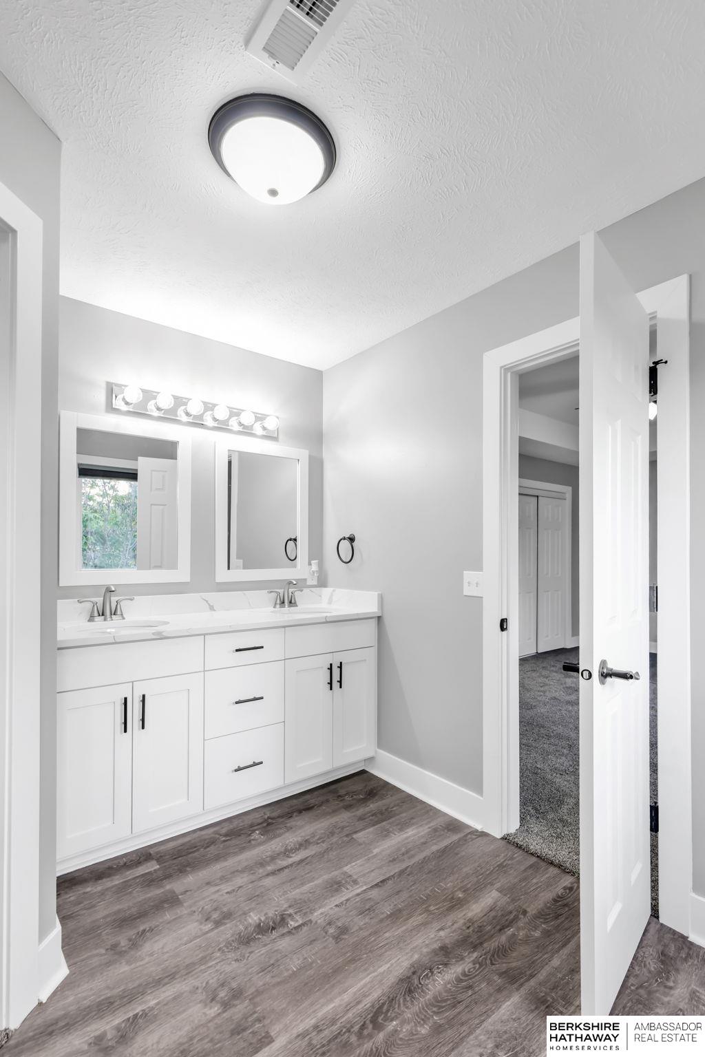 La Vista, Nebraska 68128, United States, 4 Bedrooms Bedrooms, ,2 BathroomsBathrooms,Residential,Active,220707