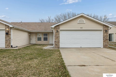 Photo of 526 Lamont Drive, Lincoln, NE 68528 (MLS # 22625994)