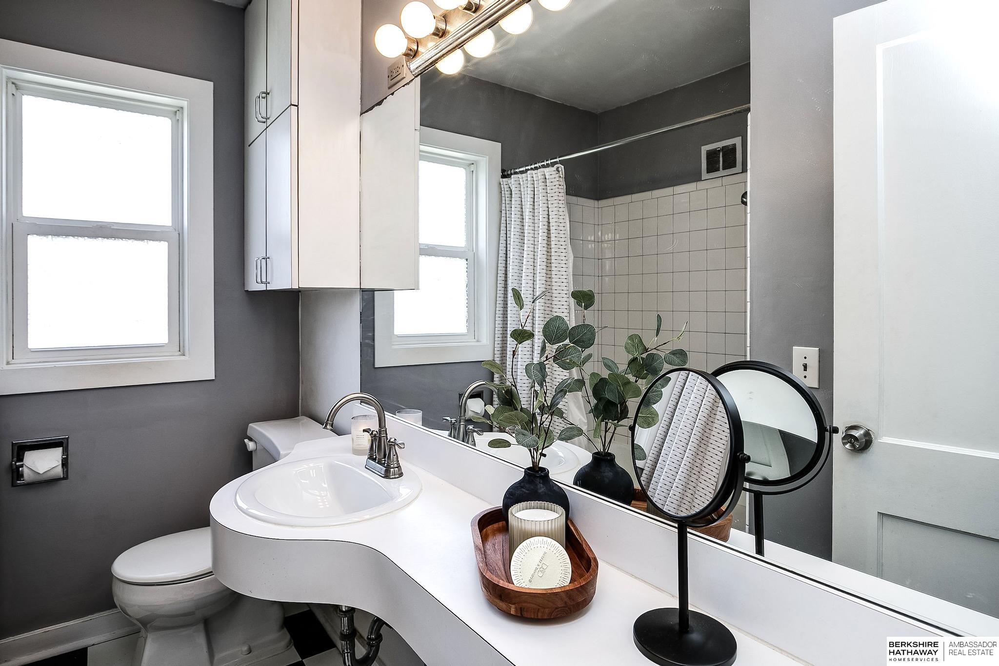 Omaha, Nebraska 68104, United States, 2 Bedrooms Bedrooms, ,1 BathroomBathrooms,Residential,Pending,141066