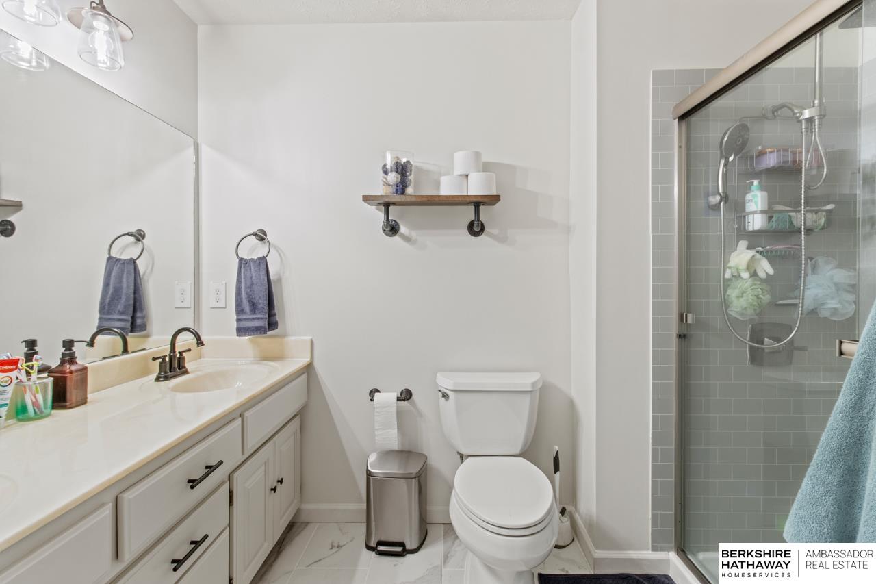 Bellevue, Nebraska 68123, United States, 3 Bedrooms Bedrooms, ,3 BathroomsBathrooms,Residential,Pending,111136