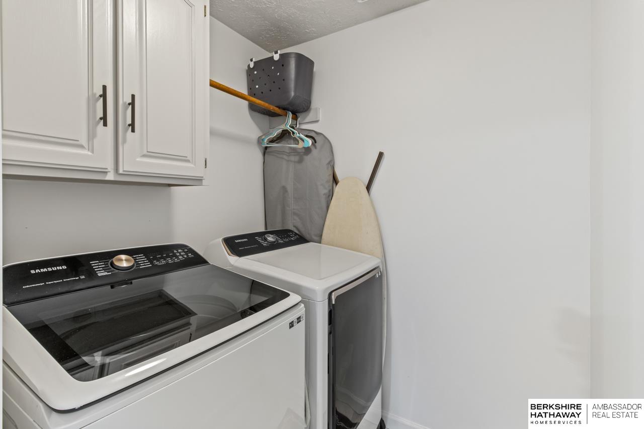 Bellevue, Nebraska 68123, United States, 3 Bedrooms Bedrooms, ,3 BathroomsBathrooms,Residential,Pending,111136