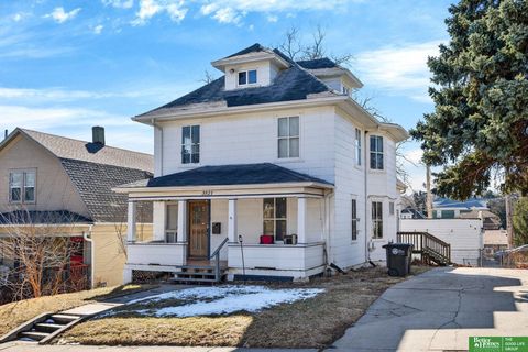 Photo of 3521 Jones Street, Omaha, NE 68105 (MLS # 22612402)