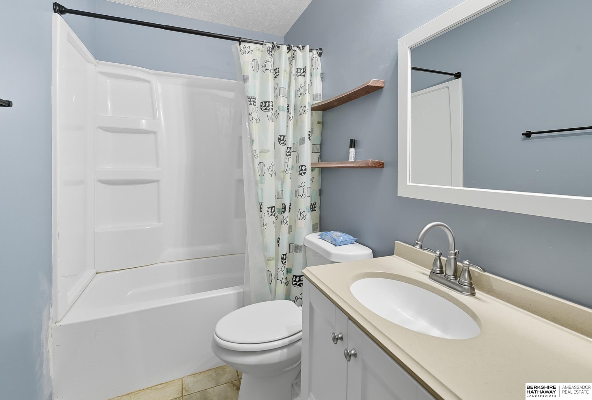 Omaha, Nebraska 68138, United States, 3 Bedrooms Bedrooms, ,2 BathroomsBathrooms,Residential,Pending,206593