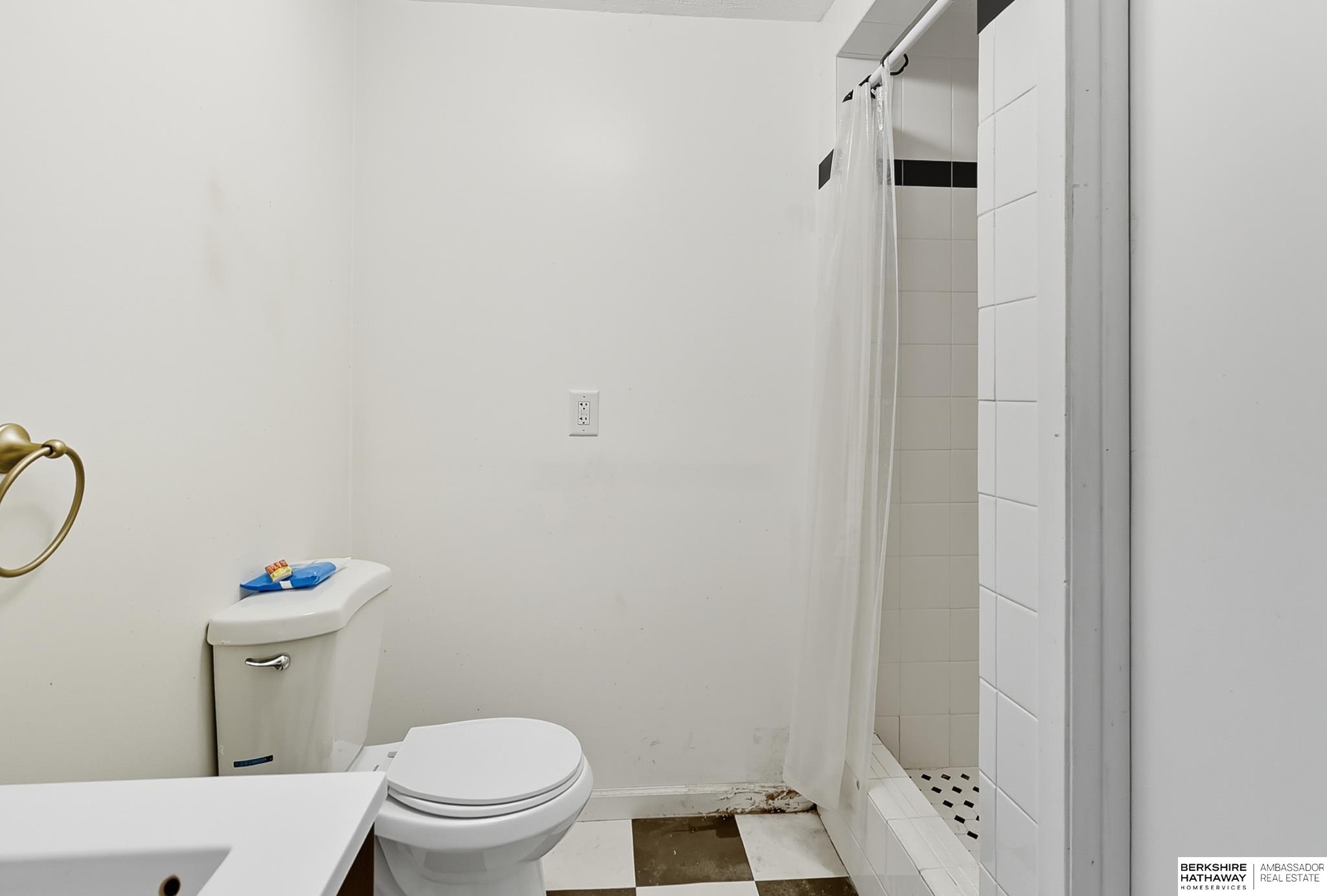 Omaha, Nebraska 68138, United States, 3 Bedrooms Bedrooms, ,2 BathroomsBathrooms,Residential,Pending,206593