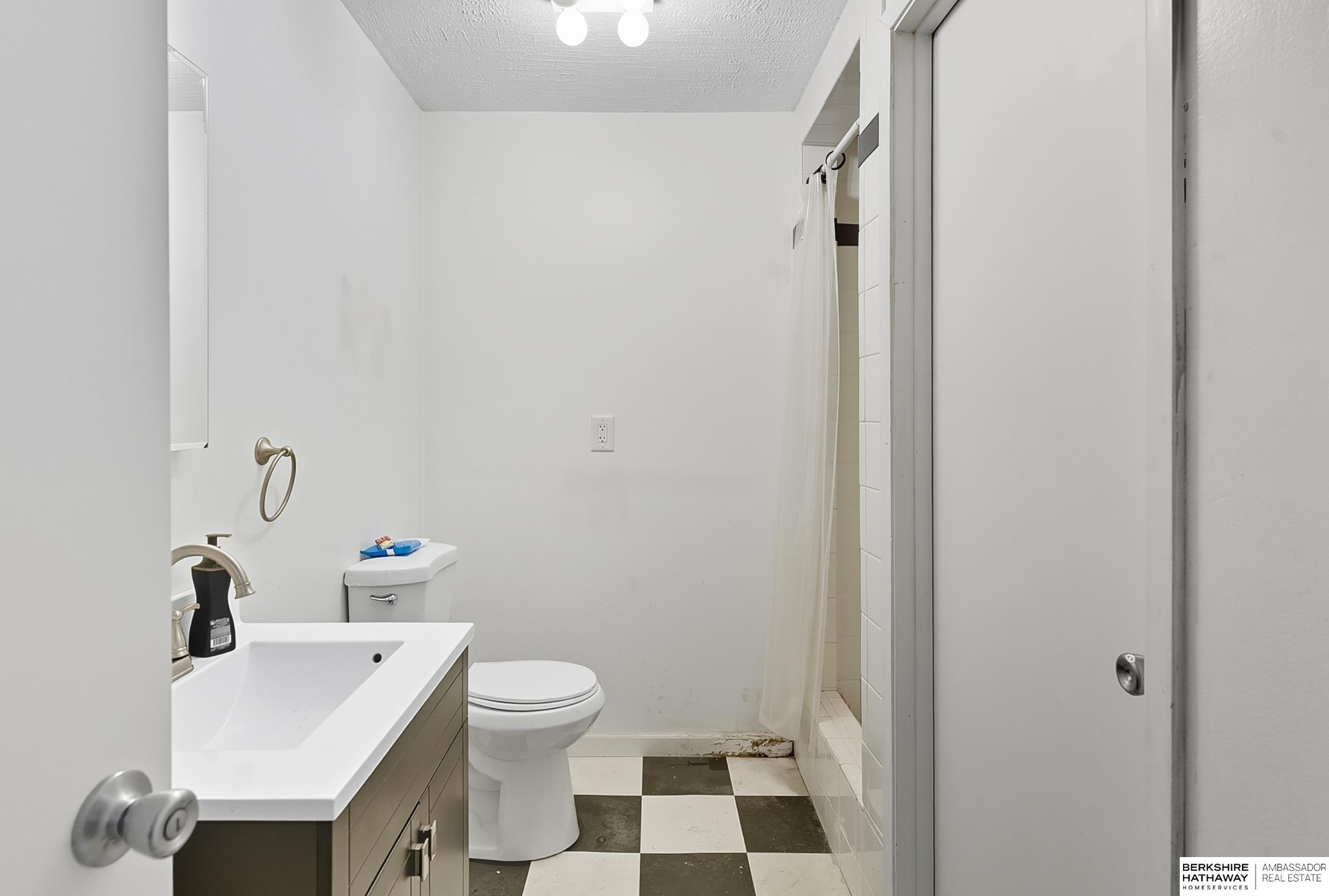 Omaha, Nebraska 68138, United States, 3 Bedrooms Bedrooms, ,2 BathroomsBathrooms,Residential,Pending,206593