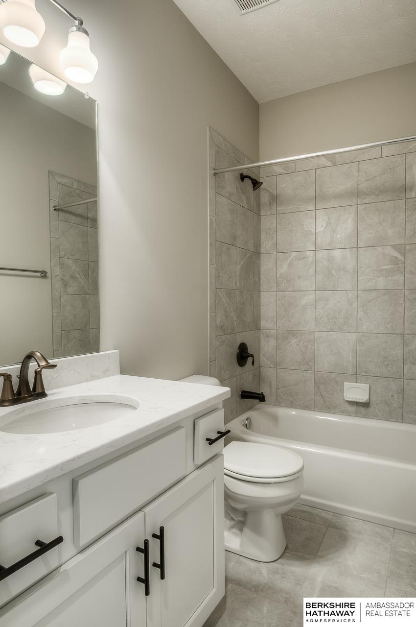 Bellevue, Nebraska 68123, United States, 5 Bedrooms Bedrooms, ,3 BathroomsBathrooms,Residential,Active,137616