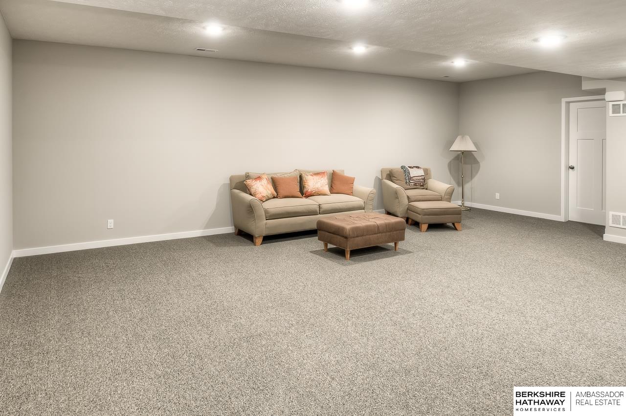 Bellevue, Nebraska 68123, United States, 5 Bedrooms Bedrooms, ,3 BathroomsBathrooms,Residential,Active,137616