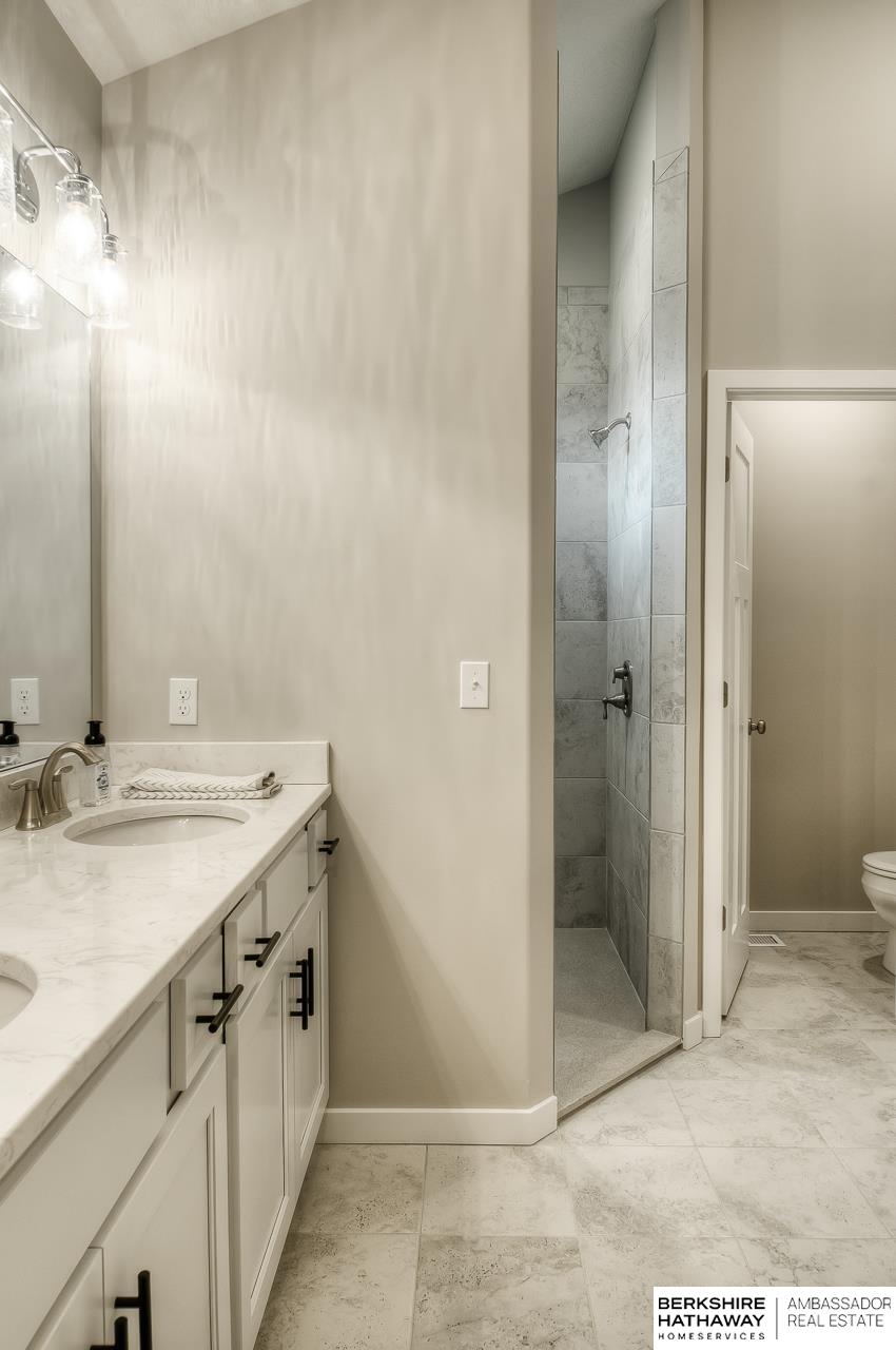 Bellevue, Nebraska 68123, United States, 5 Bedrooms Bedrooms, ,3 BathroomsBathrooms,Residential,Active,137616