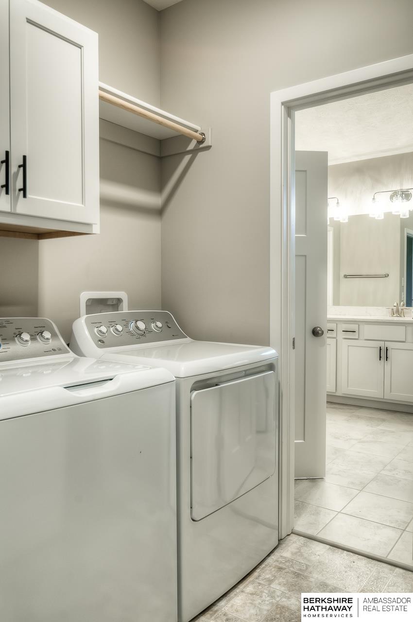 Bellevue, Nebraska 68123, United States, 5 Bedrooms Bedrooms, ,3 BathroomsBathrooms,Residential,Active,137616