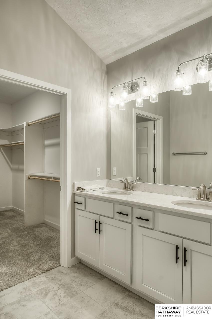 Bellevue, Nebraska 68123, United States, 5 Bedrooms Bedrooms, ,3 BathroomsBathrooms,Residential,Active,137616