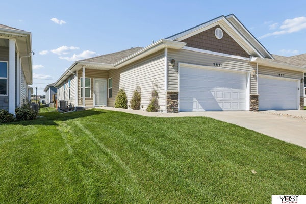 2871 WAGON DR, LINCOLN, NE 68507 - Image e35ff3e85af3022d2ff71758032a0541/3965075923