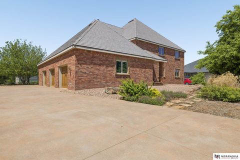 Photo of 6525 Rolling Hills Court, Lincoln, NE 68512 (MLS # 22619695)