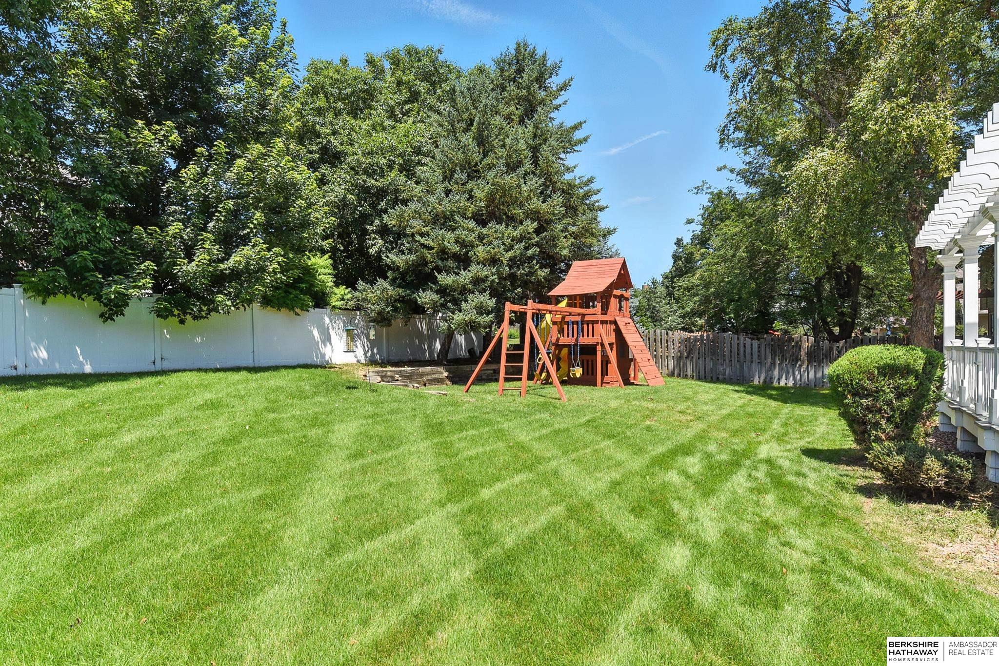 Omaha, Nebraska 68135, United States, 4 Bedrooms Bedrooms, ,3 BathroomsBathrooms,Residential,Active,163843