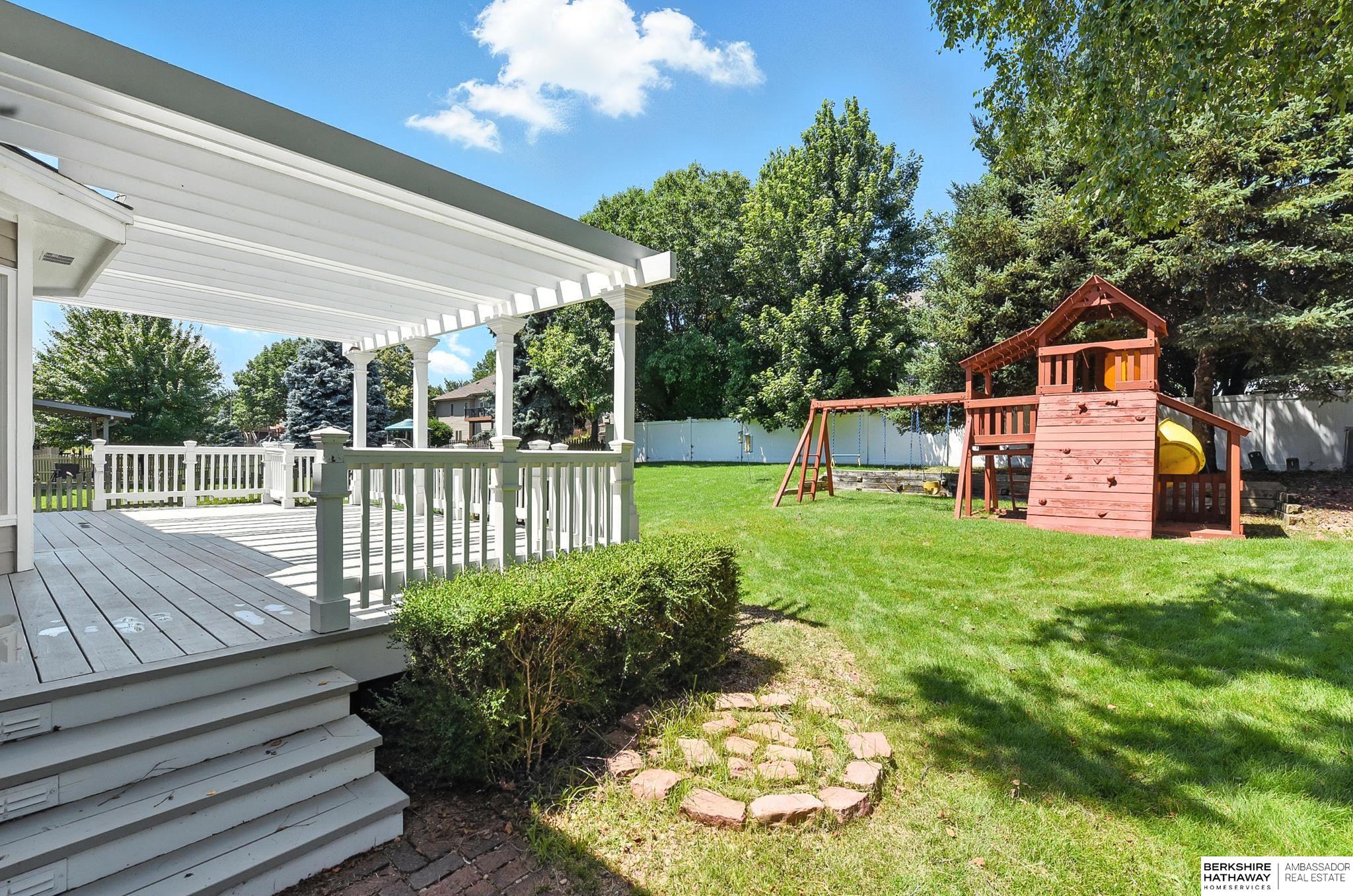 Omaha, Nebraska 68135, United States, 4 Bedrooms Bedrooms, ,3 BathroomsBathrooms,Residential,Active,163843