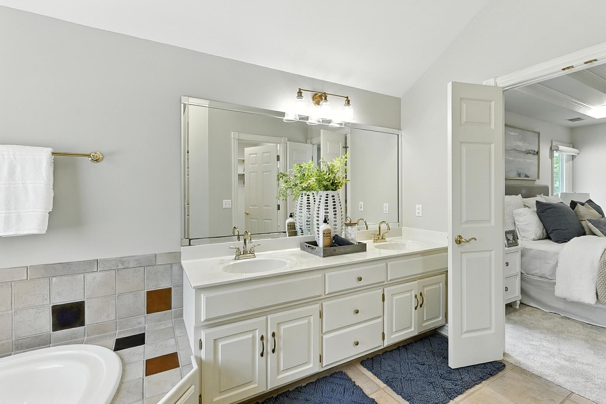 Omaha, Nebraska 68135, United States, 4 Bedrooms Bedrooms, ,3 BathroomsBathrooms,Residential,Active,163843