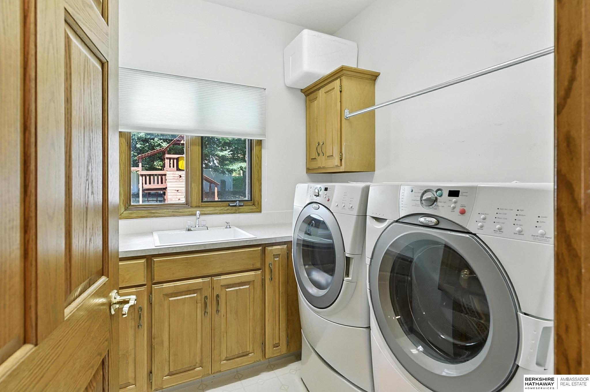 Omaha, Nebraska 68135, United States, 4 Bedrooms Bedrooms, ,3 BathroomsBathrooms,Residential,Active,163843