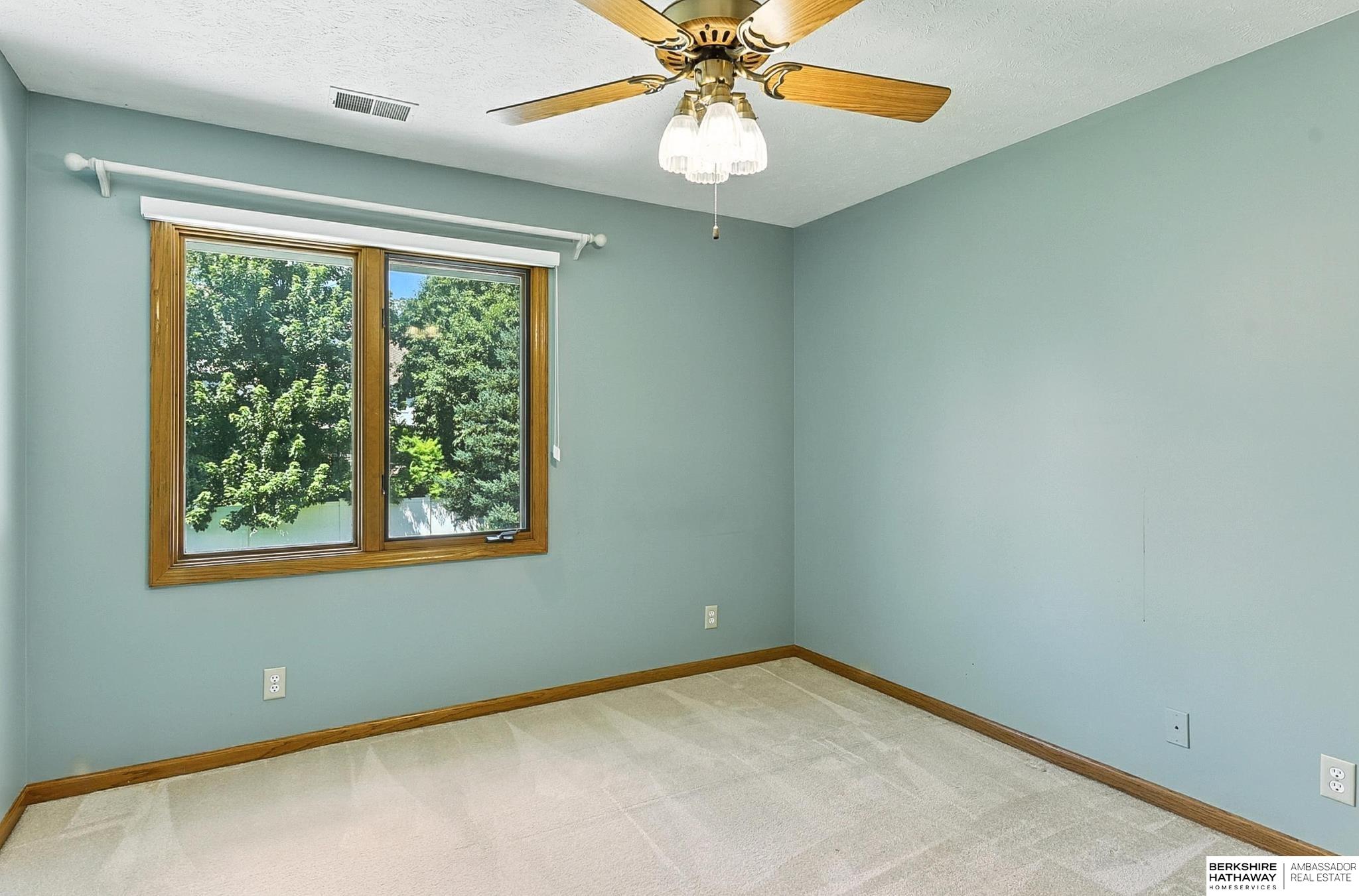 Omaha, Nebraska 68135, United States, 4 Bedrooms Bedrooms, ,3 BathroomsBathrooms,Residential,Active,163843