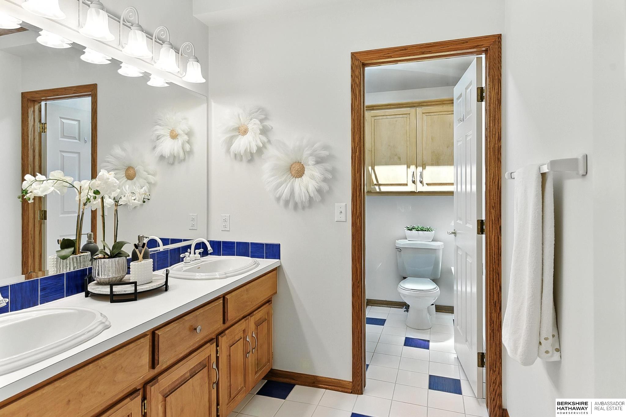 Omaha, Nebraska 68135, United States, 4 Bedrooms Bedrooms, ,3 BathroomsBathrooms,Residential,Active,163843