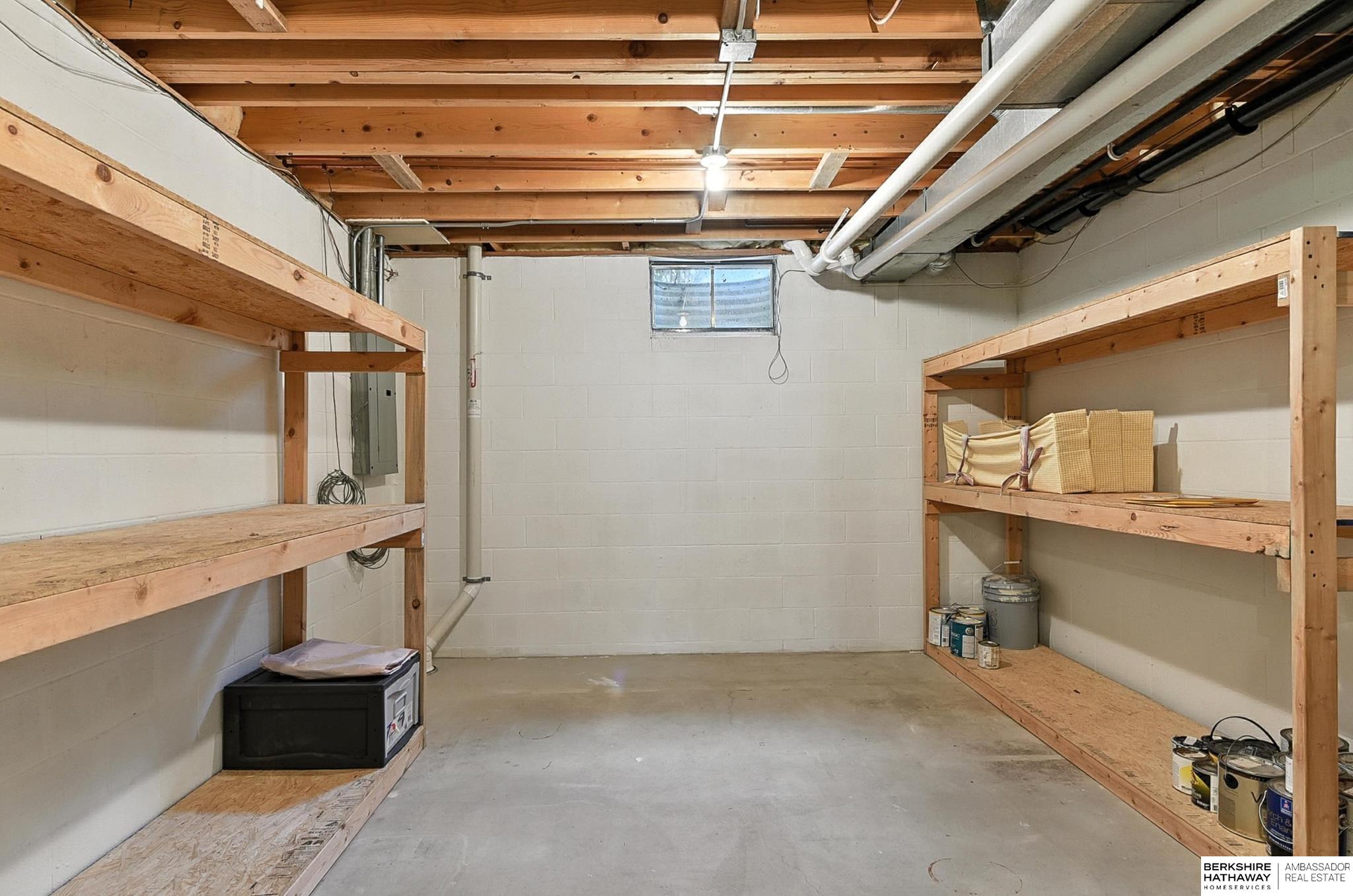 Omaha, Nebraska 68135, United States, 4 Bedrooms Bedrooms, ,3 BathroomsBathrooms,Residential,Active,163843