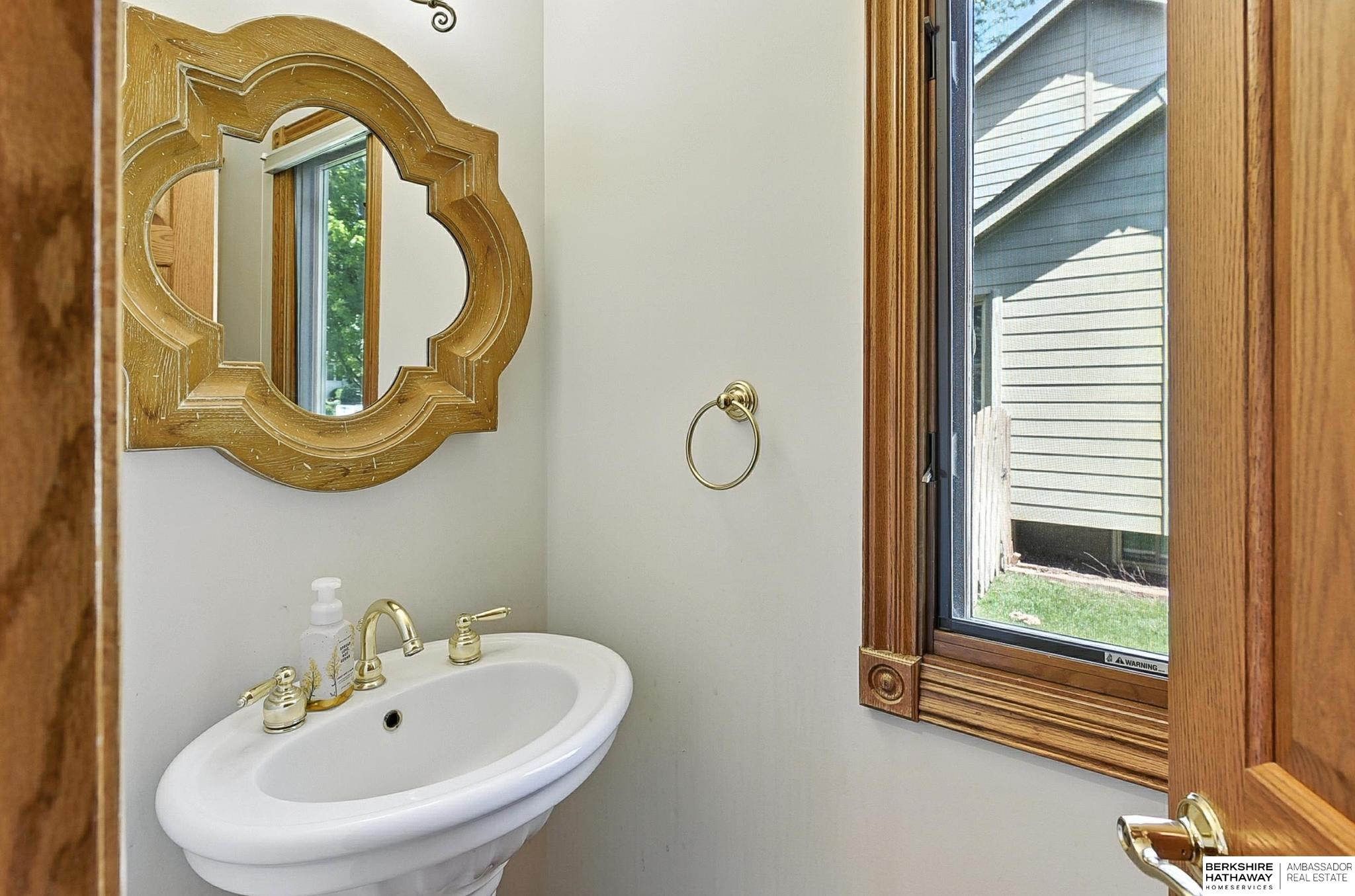 Omaha, Nebraska 68135, United States, 4 Bedrooms Bedrooms, ,3 BathroomsBathrooms,Residential,Active,163843