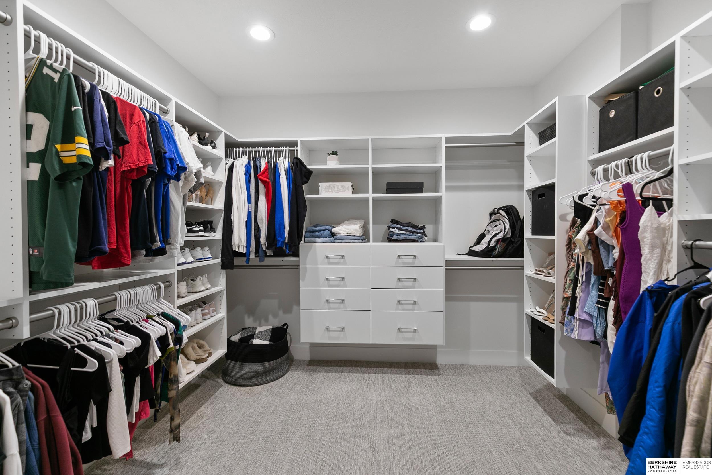 Lincoln, Nebraska 68520, United States, 5 Bedrooms Bedrooms, ,3 BathroomsBathrooms,Residential,Active,227717