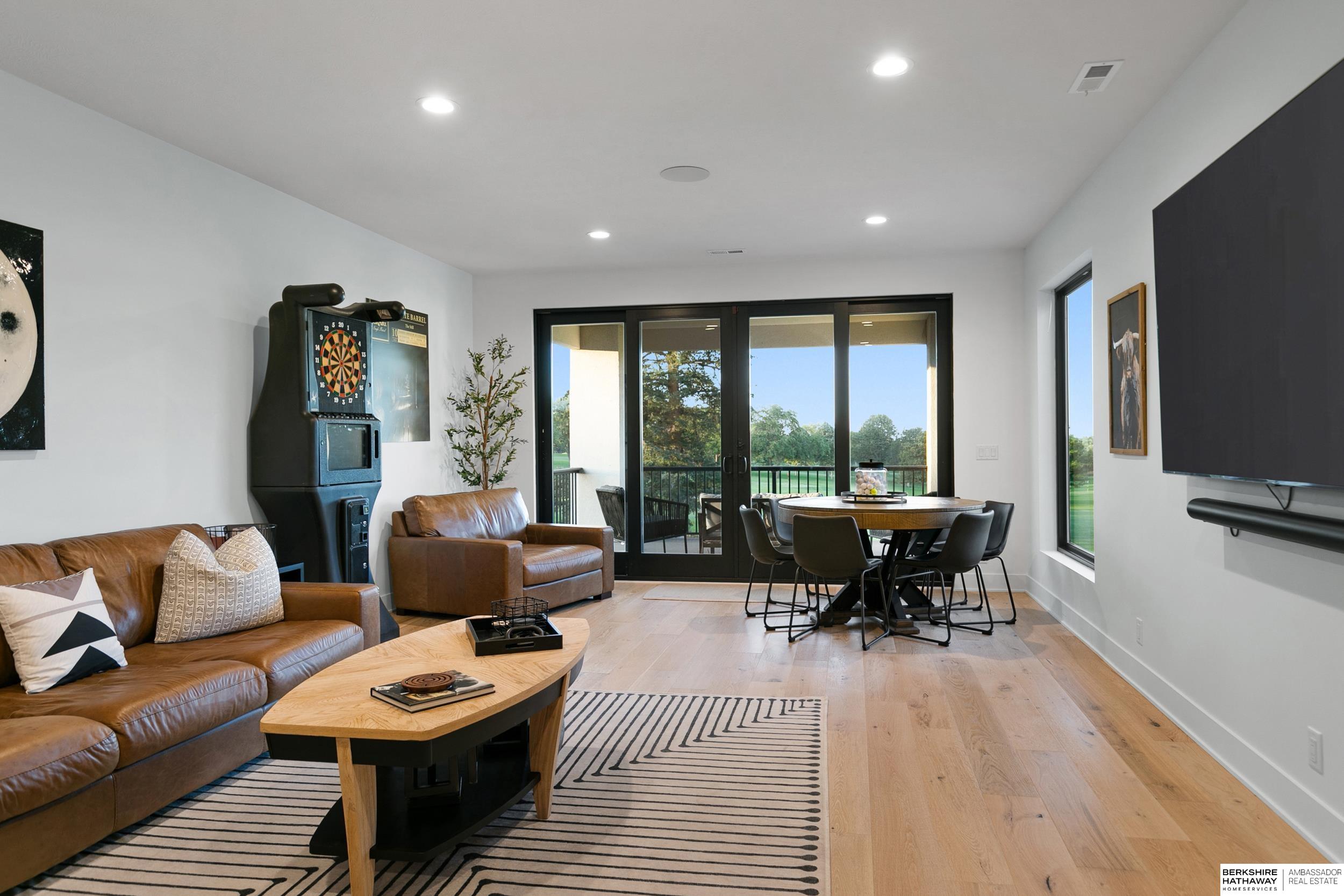 Lincoln, Nebraska 68520, United States, 5 Bedrooms Bedrooms, ,3 BathroomsBathrooms,Residential,Active,227717