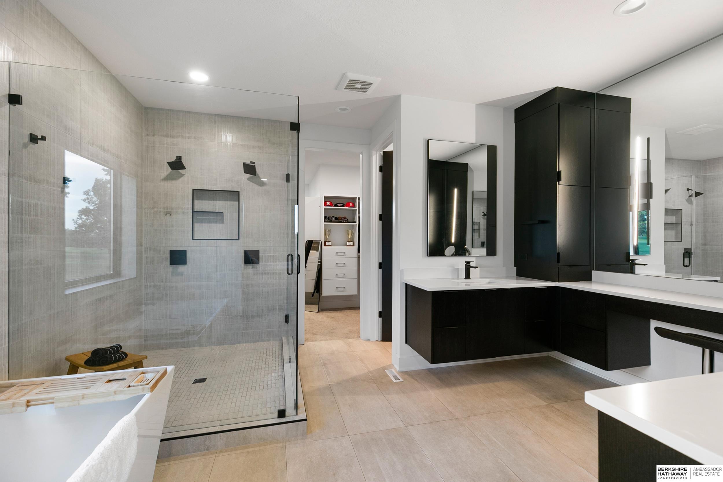 Lincoln, Nebraska 68520, United States, 5 Bedrooms Bedrooms, ,3 BathroomsBathrooms,Residential,Active,227717