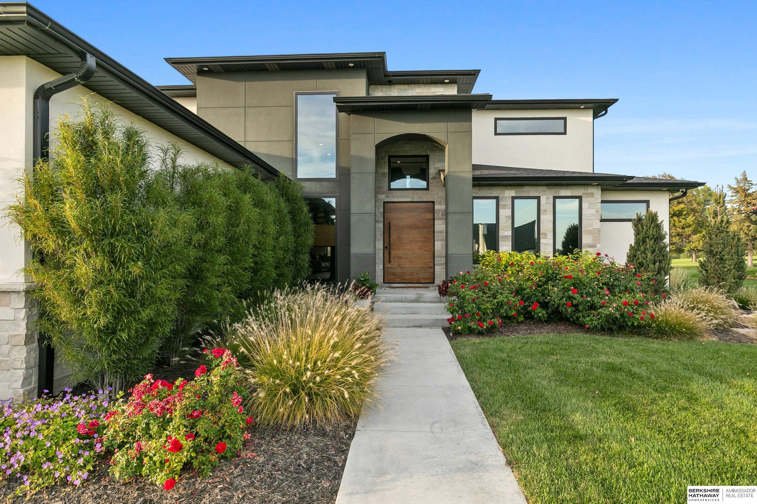 Lincoln, Nebraska 68520, United States, 5 Bedrooms Bedrooms, ,3 BathroomsBathrooms,Residential,Active,227717