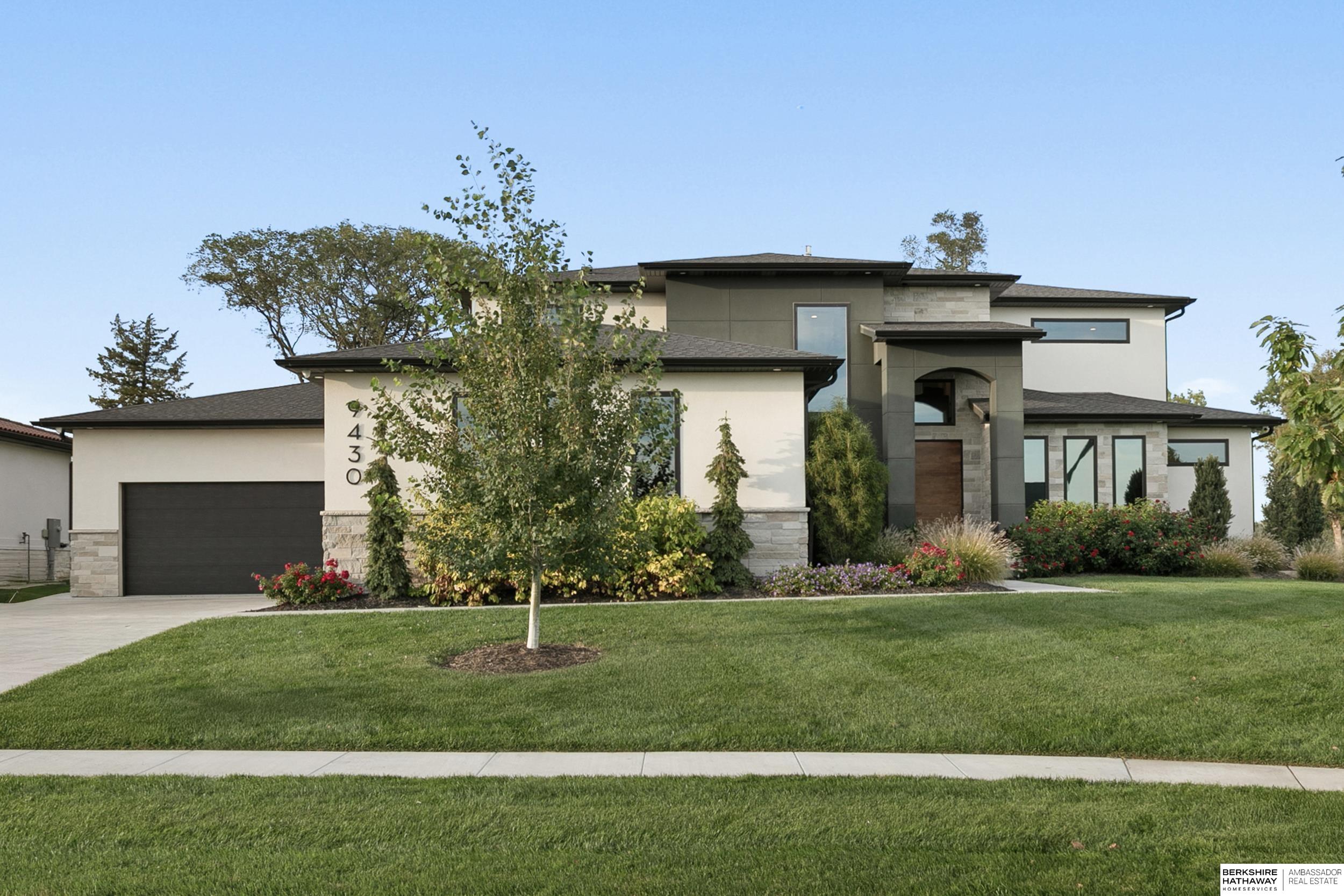 Lincoln, Nebraska 68520, United States, 5 Bedrooms Bedrooms, ,3 BathroomsBathrooms,Residential,Active,227717