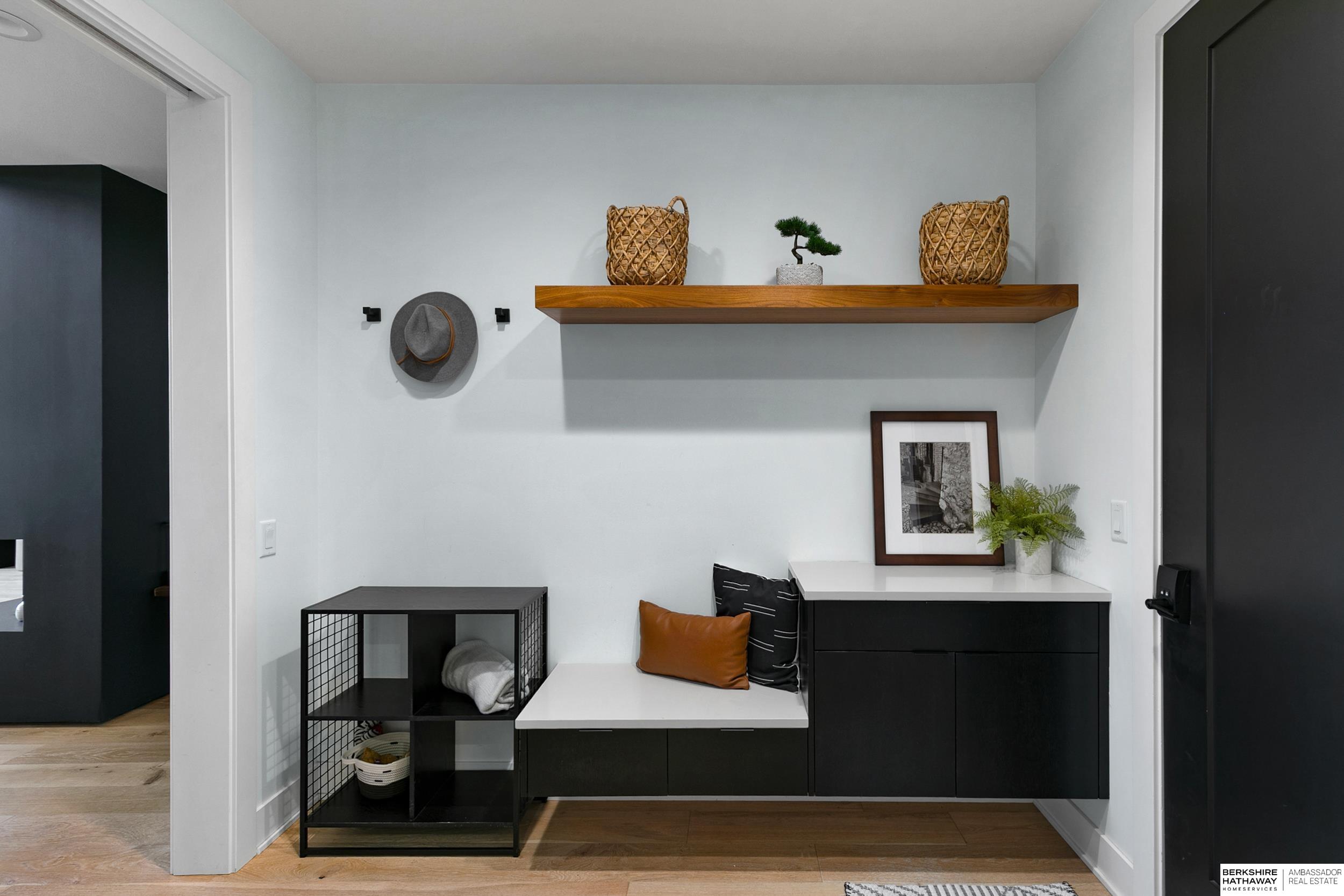 Lincoln, Nebraska 68520, United States, 5 Bedrooms Bedrooms, ,3 BathroomsBathrooms,Residential,Active,227717