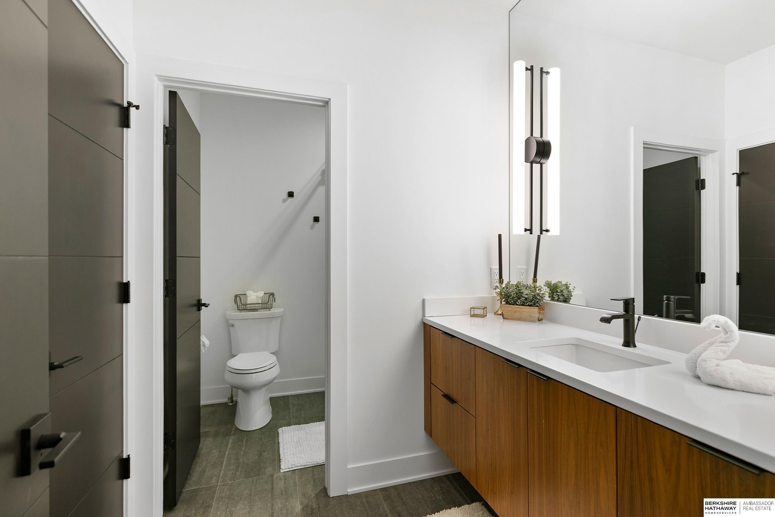 Lincoln, Nebraska 68520, United States, 5 Bedrooms Bedrooms, ,3 BathroomsBathrooms,Residential,Active,227717