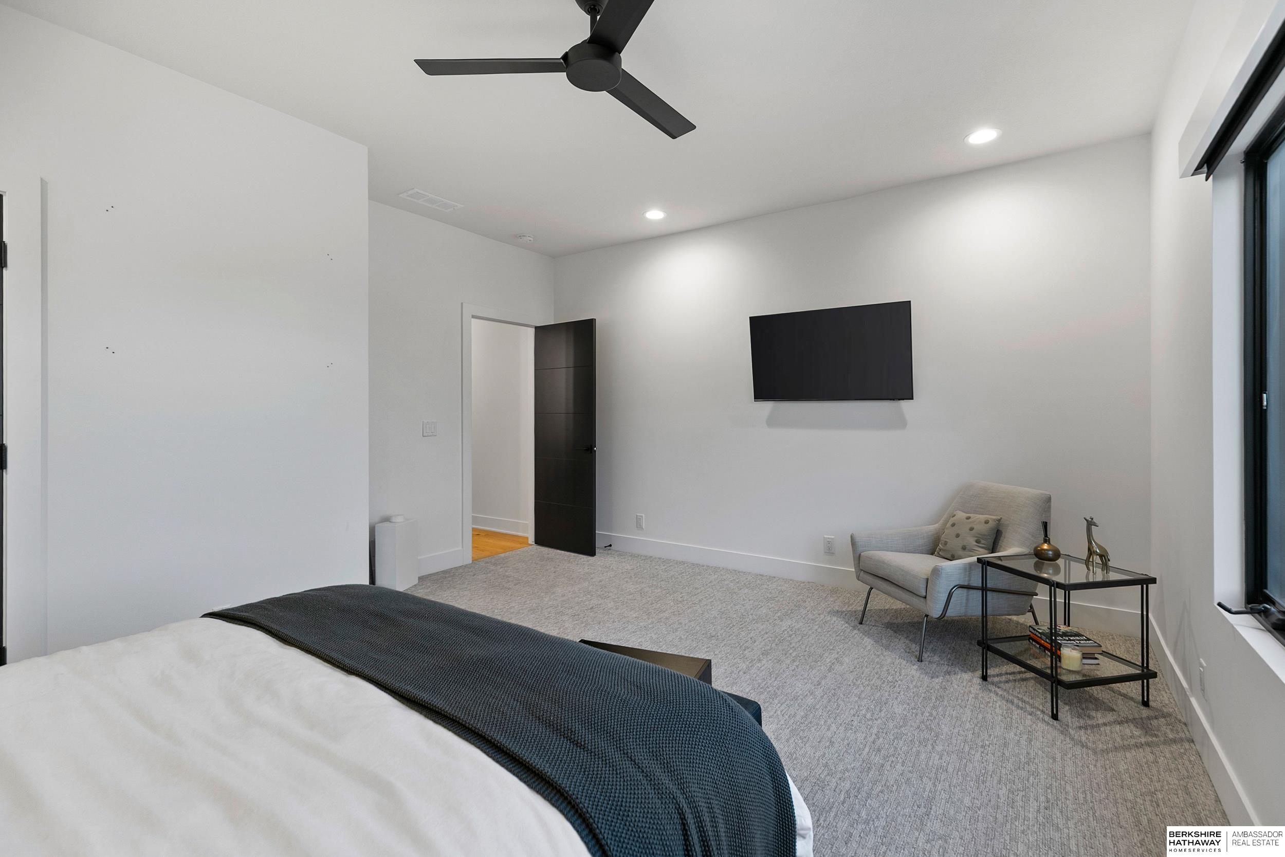 Lincoln, Nebraska 68520, United States, 5 Bedrooms Bedrooms, ,3 BathroomsBathrooms,Residential,Active,227717