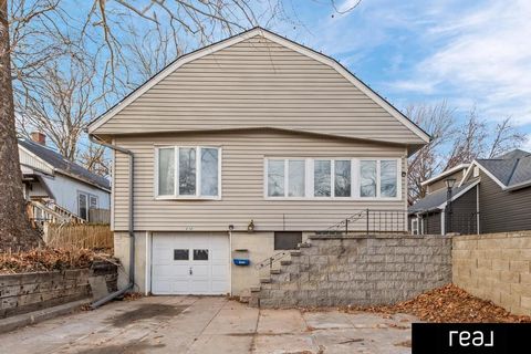 Photo of 910 2nd Avenue, Plattsmouth, NE 68048 (MLS # 22607861)