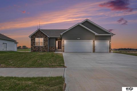 Photo of 6851 Stony Point Drive, Papillion, NE 68133 (MLS # 22602411)