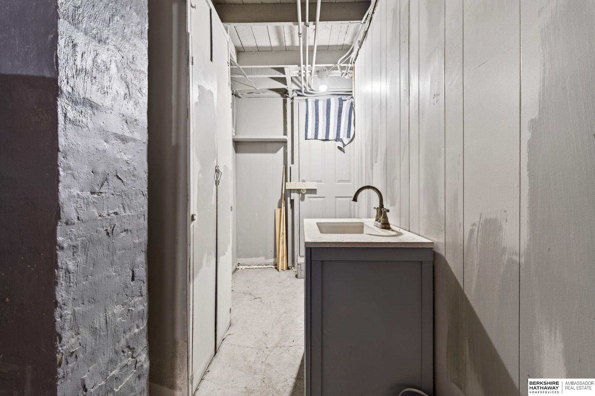 Omaha, Nebraska 68117, United States, 2 Bedrooms Bedrooms, ,2 BathroomsBathrooms,Residential,Pending,253039