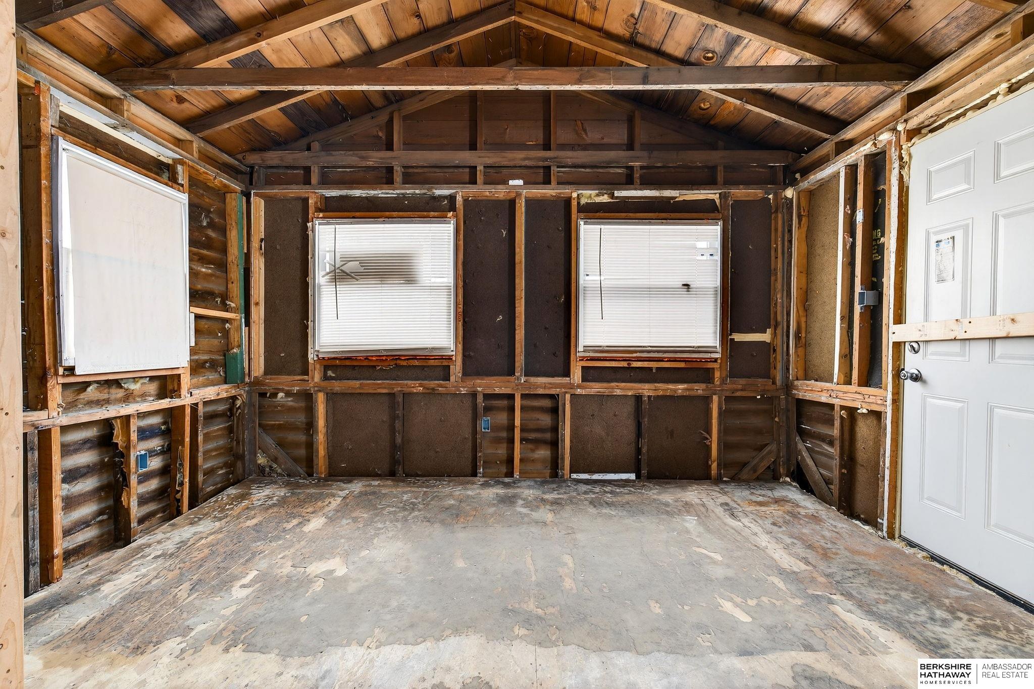 Omaha, Nebraska 68117, United States, 2 Bedrooms Bedrooms, ,2 BathroomsBathrooms,Residential,Pending,253039