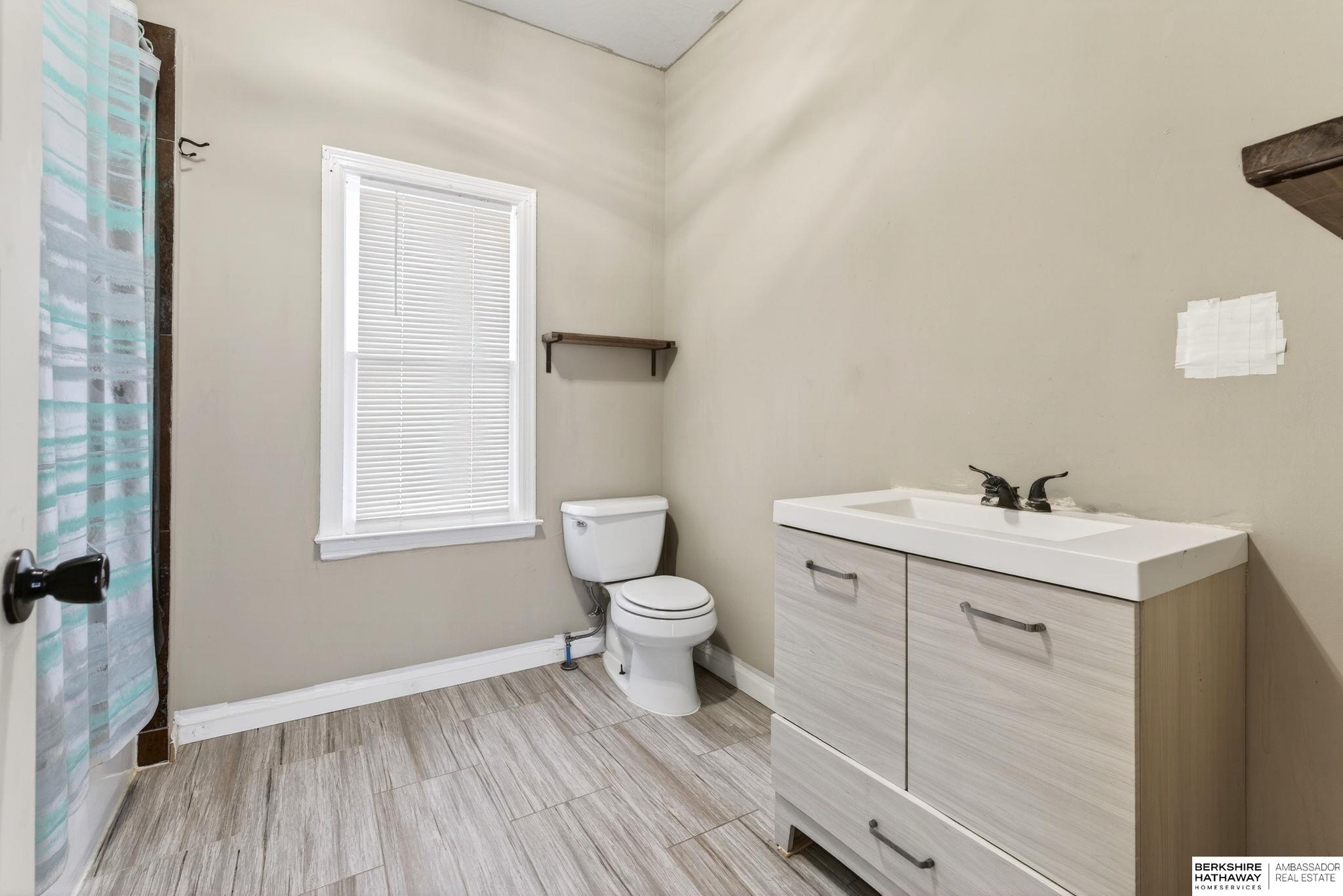 Omaha, Nebraska 68117, United States, 2 Bedrooms Bedrooms, ,2 BathroomsBathrooms,Residential,Pending,253039