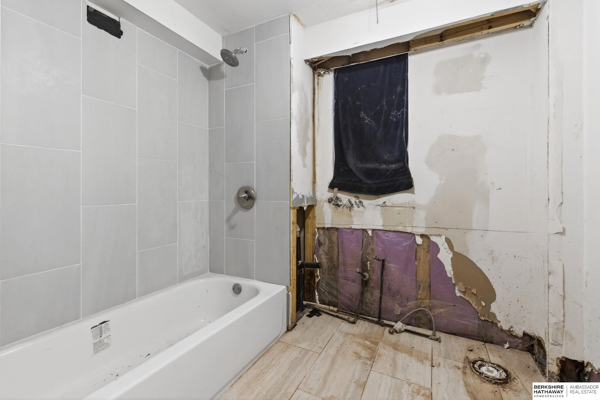 Omaha, Nebraska 68117, United States, 2 Bedrooms Bedrooms, ,2 BathroomsBathrooms,Residential,Pending,253039