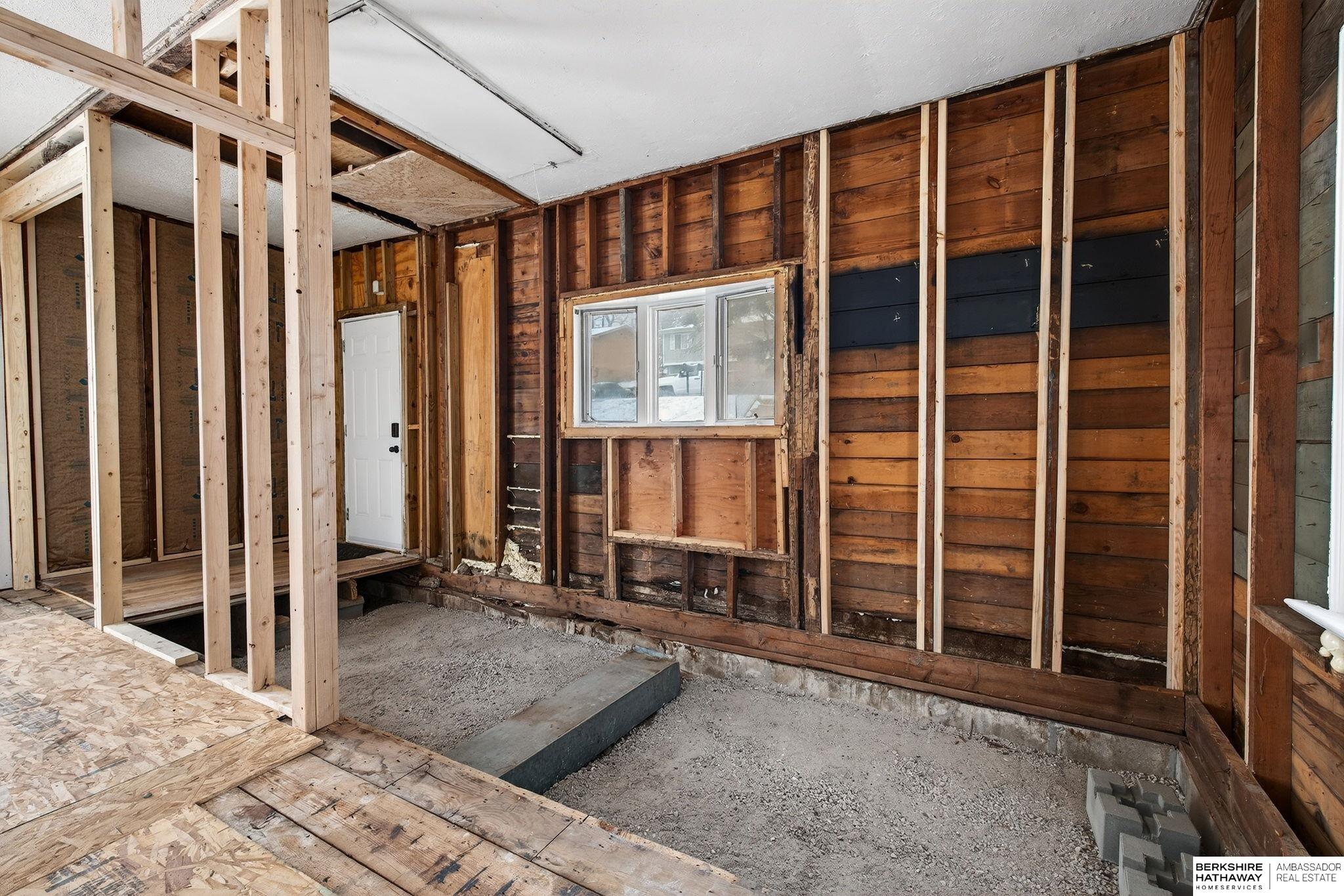 Omaha, Nebraska 68117, United States, 2 Bedrooms Bedrooms, ,2 BathroomsBathrooms,Residential,Pending,253039