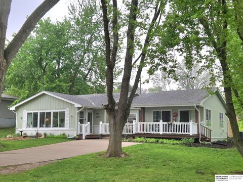 Photo of 1031 BEAVER LAKE Boulevard, Plattsmouth, NE 68048 (MLS # 22611352)