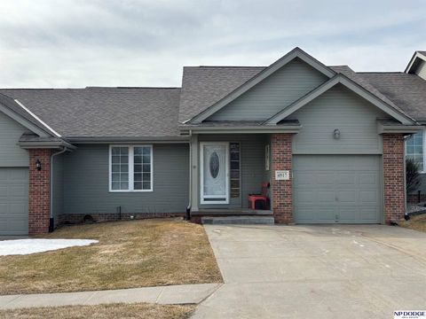 Photo of 4917 Shannon Drive, Papillion, NE 68133 (MLS # 22506031)