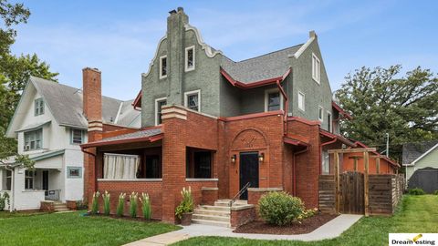 Photo of 1742 S 32nd Avenue, Omaha, NE 68105 (MLS # 22527536) Photo of 1742 S 32nd Avenue, Omaha, NE 68105 (MLS # 22527536)